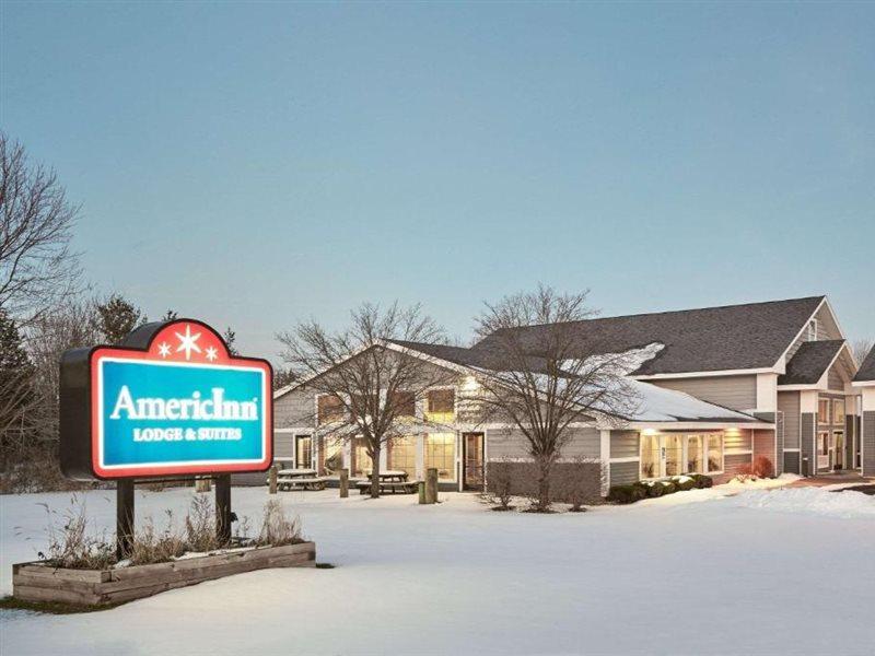 AmericInn by Wyndham Douglas/Saugatuck Exterior foto