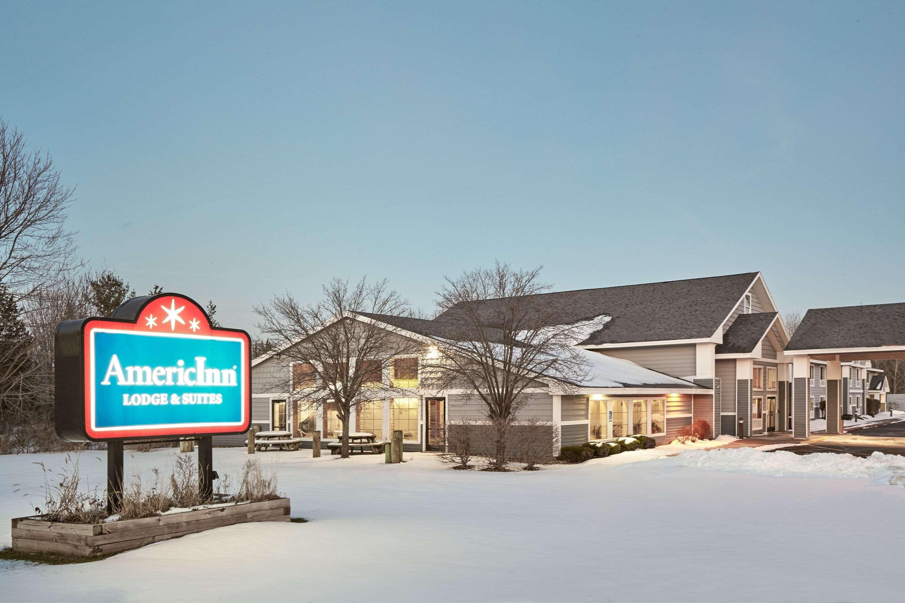 AmericInn by Wyndham Douglas/Saugatuck Exterior foto